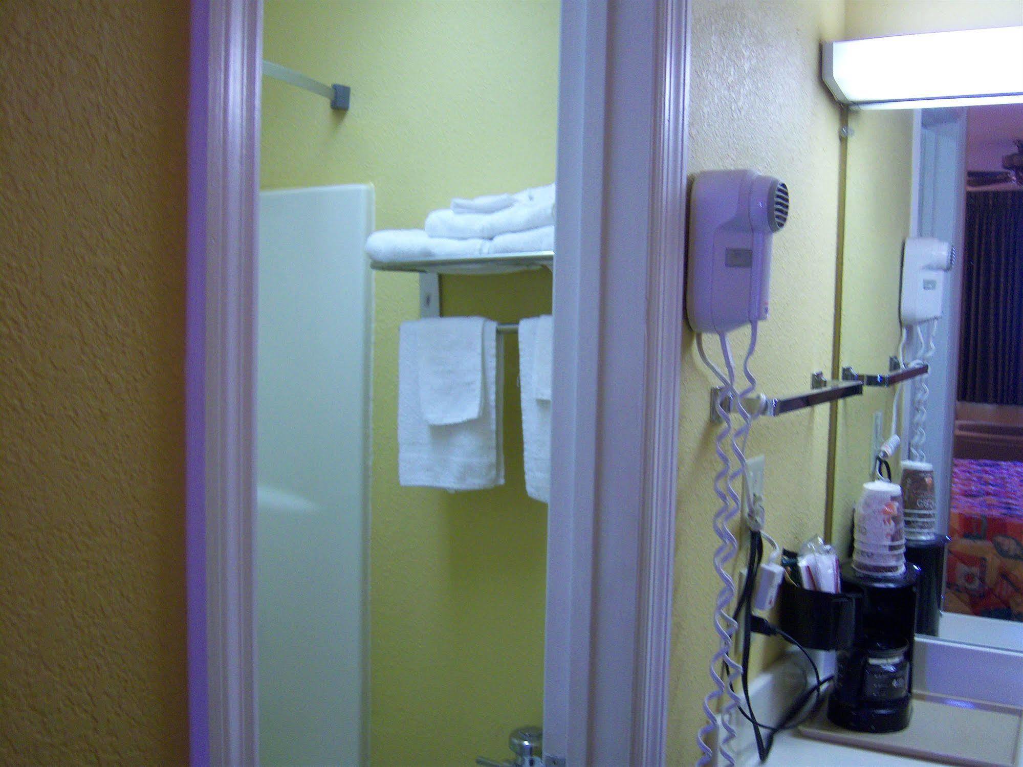 Days Inn غنترسفيل المظهر الخارجي الصورة